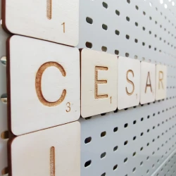 Imán de madera grabado con letras de Scrabble - 60mm y 30mm