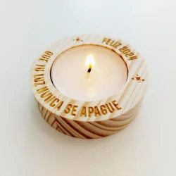 Vela y portavela personalizado de madera para tus invitados